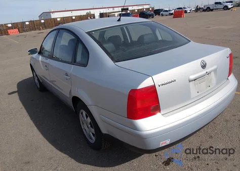 1999 Volkswagen Passat Glx z USA, uszkodzony, nr VIN WVWPD63B6XE466211